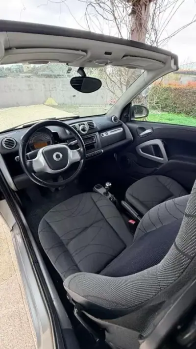 Smart Fortwo Cabrio 2013 - 7999 EUR, 113669 km - AUTO.MOTO.pt - 113669km - foto 12 de 25