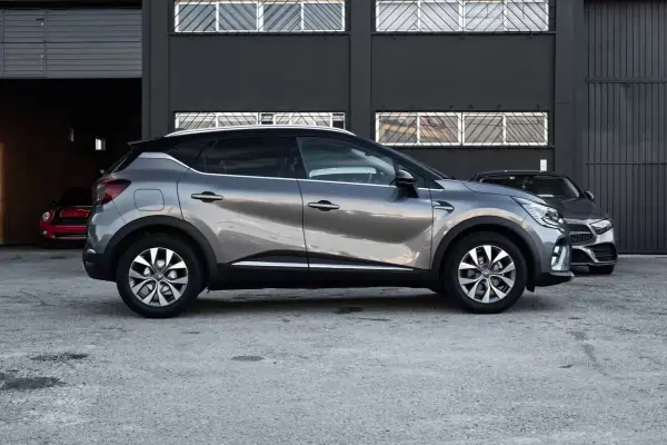 Renault Captur 2021 - 14650 EUR, 100600 km - 100600km - foto 2 de 21