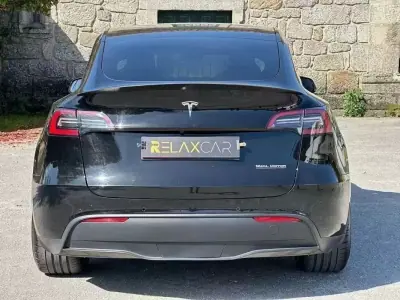 Tesla Model Y 2022 - 39999 EUR, 101000 km - AUTO.MOTO.pt - 101000km - foto 12 de 23