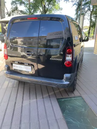 Peugeot PARTNER 1.6 BHDI L1 PRO 2017 - 9250 EUR, 164900 km - AUTO.MOTO.pt - 164900km - foto 8 de 22