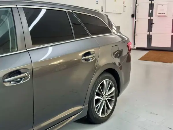 Toyota Avensis Touring Sports 2015 - 13750 EUR, 144000 km - AUTO.MOTO.pt - 144000km - foto 14 de 58