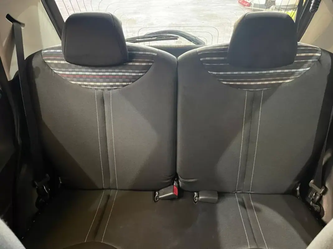 Citroën C1 2014 - 6750 EUR, 105000 km - AUTO.MOTO.pt - 105000km - foto 27 de 32