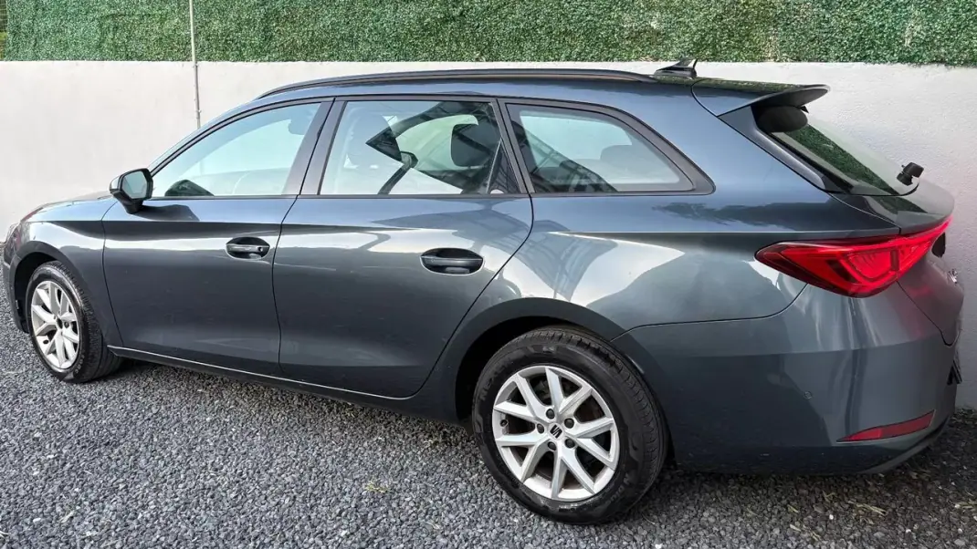SEAT Leon ST 2022 - 15400 EUR, 81000 km - AUTO.MOTO.pt - 81000km - foto 4 de 9