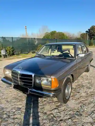 Mercedes-Benz 200 1970 - 8000 EUR, 264000 km - AUTO.MOTO.pt - 264000km - foto 2 de 10