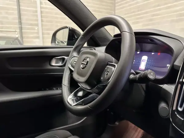 Volvo XC 40 2023 - 29950 EUR, 49881 km - AUTO.MOTO.pt - 49881km - foto 39 de 48