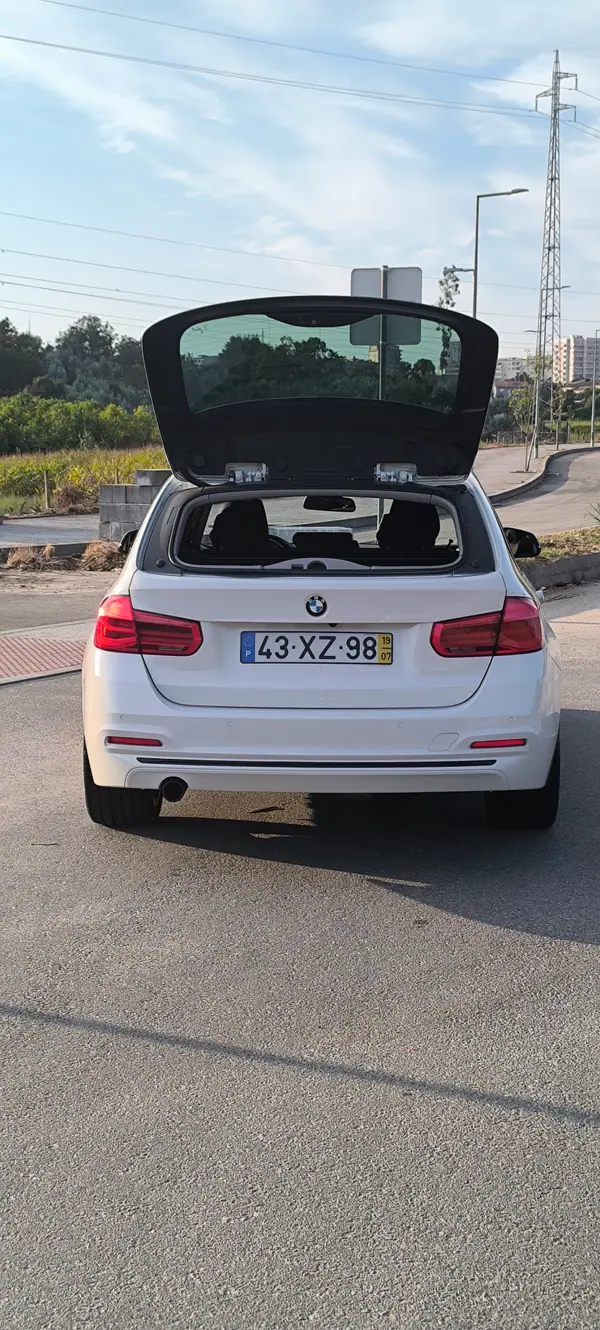 BMW 318 2019 - 19000 EUR, 130000 km - AUTO.MOTO.pt - 130000km - foto 11 de 12