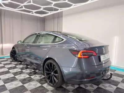 Tesla Model 3 2019 - 25000 EUR, 152000 km - foto 5 de 23