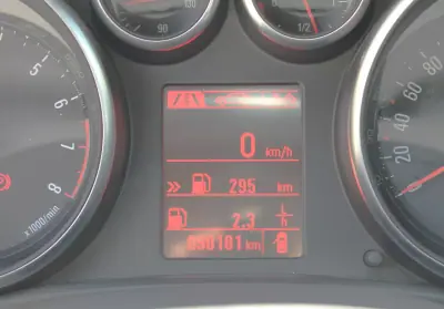 Opel Astra Coupe 2016 - 23000 EUR, 90000 km - AUTO.MOTO.pt - 90000km - foto 31 de 32
