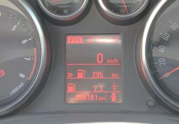 Opel Astra Coupe 2016 - 23000 EUR, 90000 km - AUTO.MOTO.pt - 90000km - foto 31 de 32