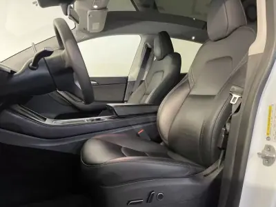 Tesla Model Y 2023 - 35450 EUR, 75000 km - AUTO.MOTO.pt - 75000km - foto 14 de 39