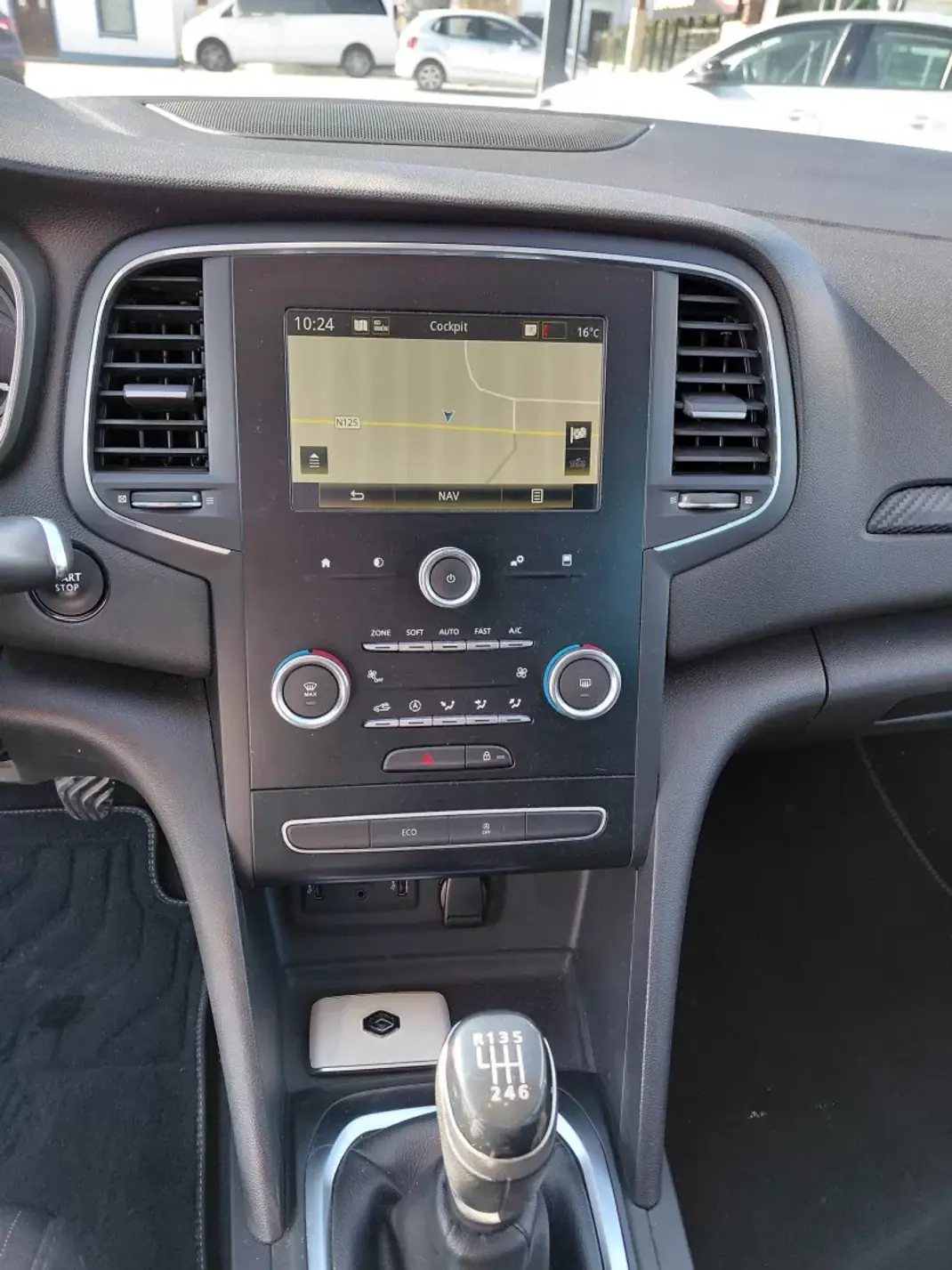 Renault Mégane 2019 - 16900 EUR, 91000 km - AUTO.MOTO.pt - 91000km - foto 7 de 13