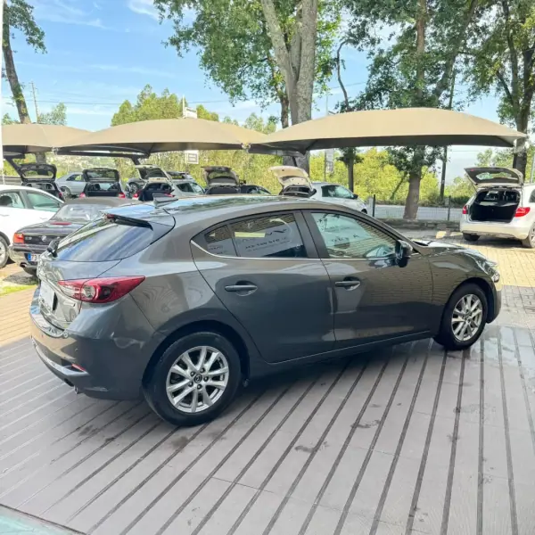 Mazda 3 2017 - 9750 EUR, 193000 km - AUTO.MOTO.pt - 193000km - foto 3 de 12