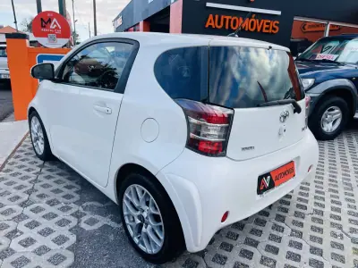 Toyota iQ 2010 - 11950 EUR, 145805 km - AUTO.MOTO.pt - 145805km - foto 5 de 12