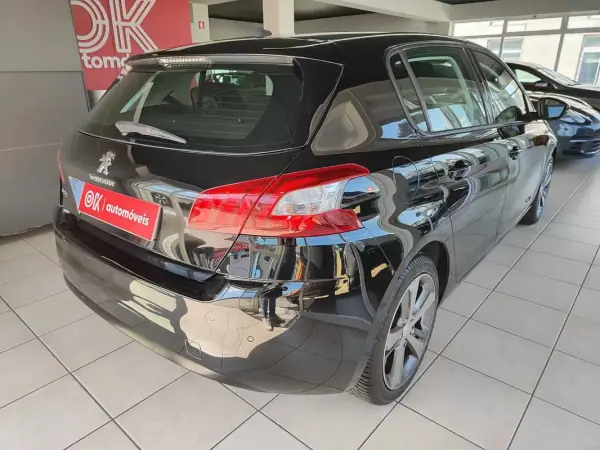 Peugeot 308 2014 - 9450 EUR, 199000 km - AUTO.MOTO.pt - 199000km - foto 11 de 32