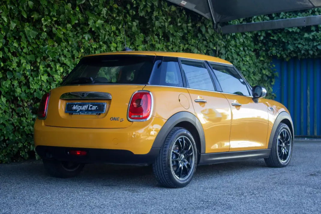 MINI One 2015 - 11900 EUR, 194500 km - AUTO.MOTO.pt - 194500km - foto 8 de 18