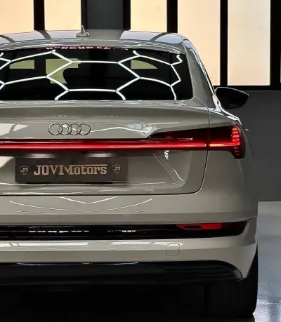 Audi Q8 e-Tron Sportback 2021 - 33950 EUR, 159218 km - AUTO.MOTO.pt - 159218km - foto 22 de 28
