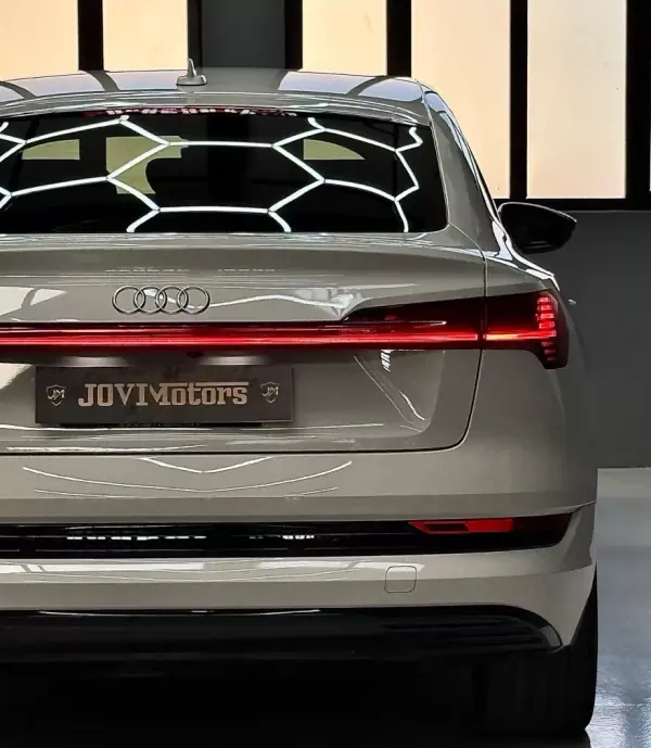Audi Q8 e-Tron Sportback 2021 - 33950 EUR, 159218 km - AUTO.MOTO.pt - 159218km - foto 22 de 28