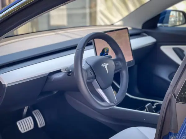 Tesla Model 3 2019 - 28990 EUR, 85000 km - AUTO.MOTO.pt - 85000km - foto 5 de 12