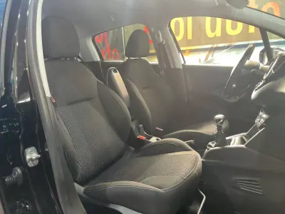 Peugeot 208 2018 - 8899 EUR, 106000 km - AUTO.MOTO.pt - 106000km - foto 28 de 42