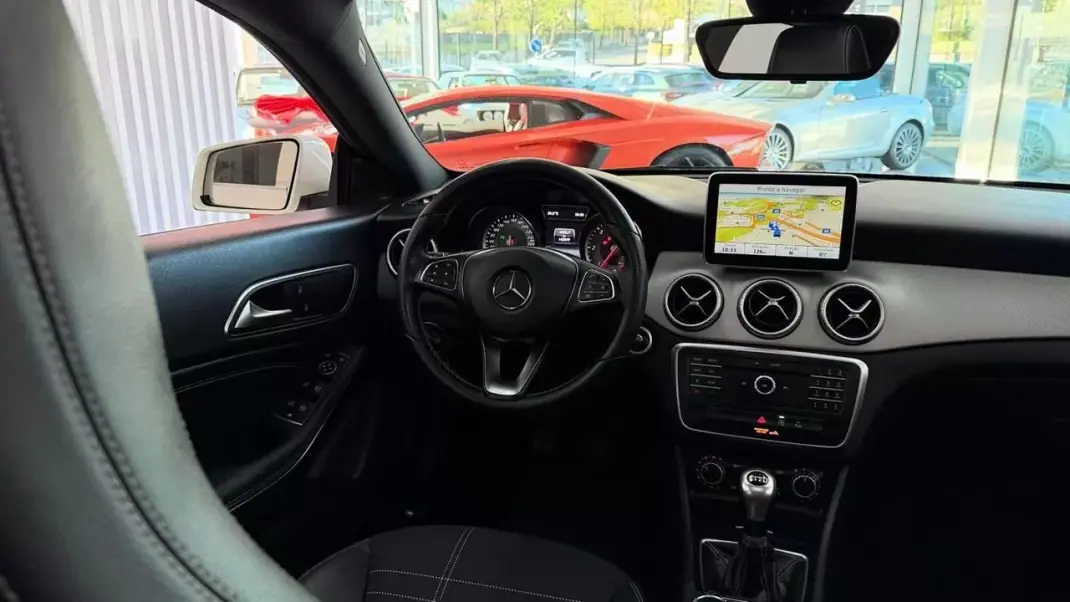 Mercedes-Benz CLA 200 2015 - 19490 EUR, 142879 km - AUTO.MOTO.pt - 142879km - foto 27 de 32