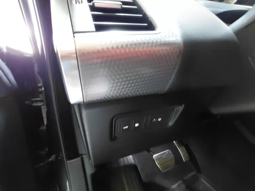 Land Rover Range Rover Sport 2019 - 57900 EUR, 128000 km - AUTO.MOTO.pt - 128000km - foto 21 de 34