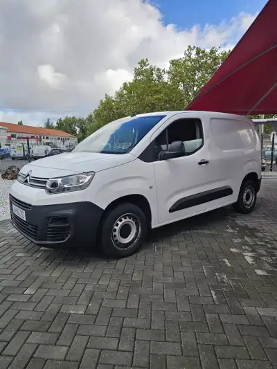 Citroën BERLINGO 1.5 BlueHDi 100 S&S Club M 2021 - 15300 EUR, 100480 km - AUTO.MOTO.pt - 100480km - foto 2 de 14