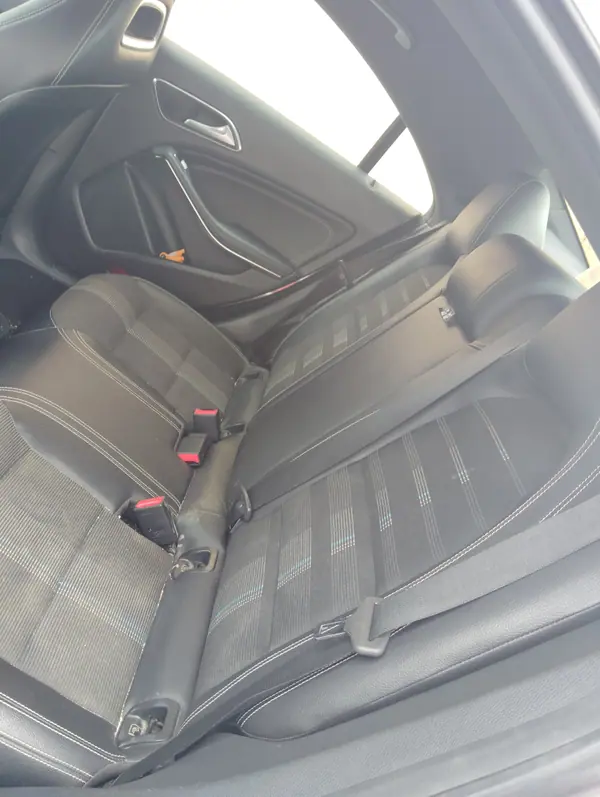 Mercedes-Benz CLA 180 2017 - 15000 EUR, 165000 km - AUTO.MOTO.pt - 165000km - foto 6 de 8