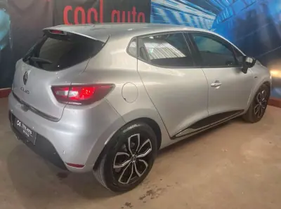 Renault Clio 2019 - 11750 EUR, 106000 km - AUTO.MOTO.pt - 106000km - foto 16 de 45