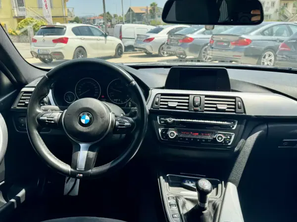 BMW 320 2013 - 16999 EUR, 170000 km - AUTO.MOTO.pt - 170000km - foto 13 de 24