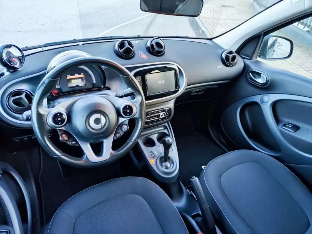 Smart ForFour 2017 - 13500 EUR, 44000 km - AUTO.MOTO.pt - 44000km - foto 41 de 46
