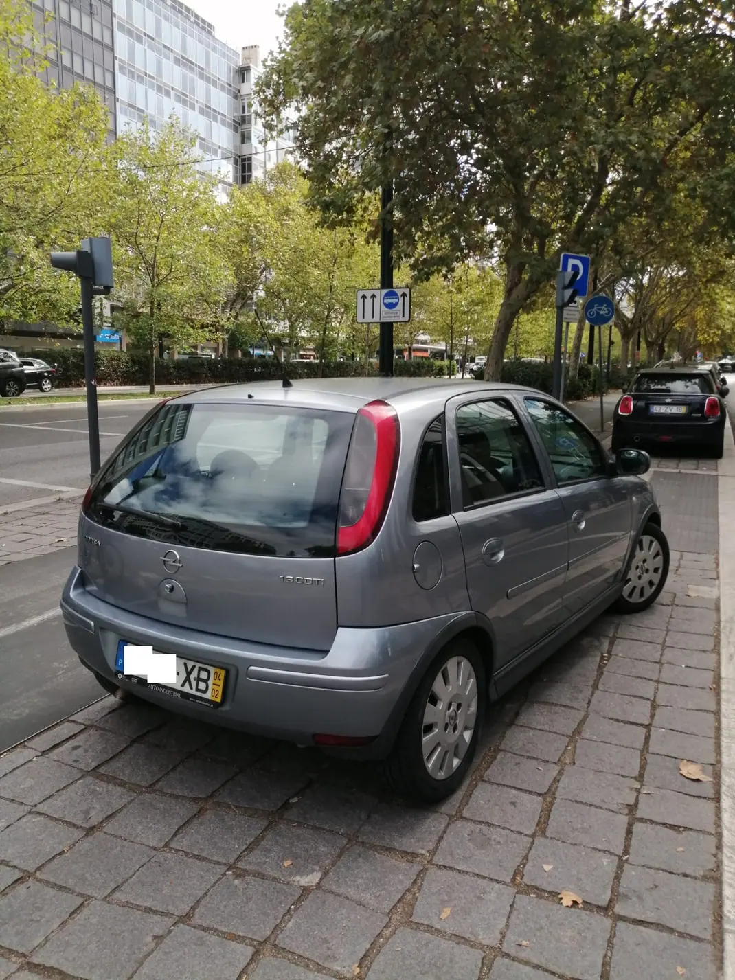 Opel Corsa 2004 - 3850 EUR, 285000 km - AUTO.MOTO.pt - 285000km - foto 2 de 18