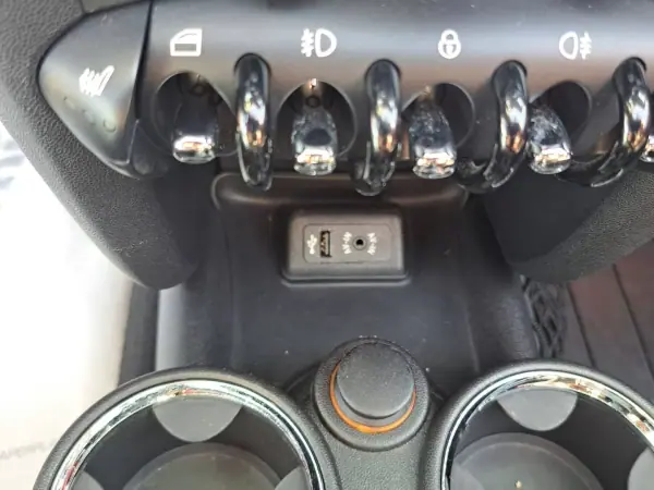 MINI Roadster 2012 - 16990 EUR, 102919 km - 102919km - foto 35 de 47