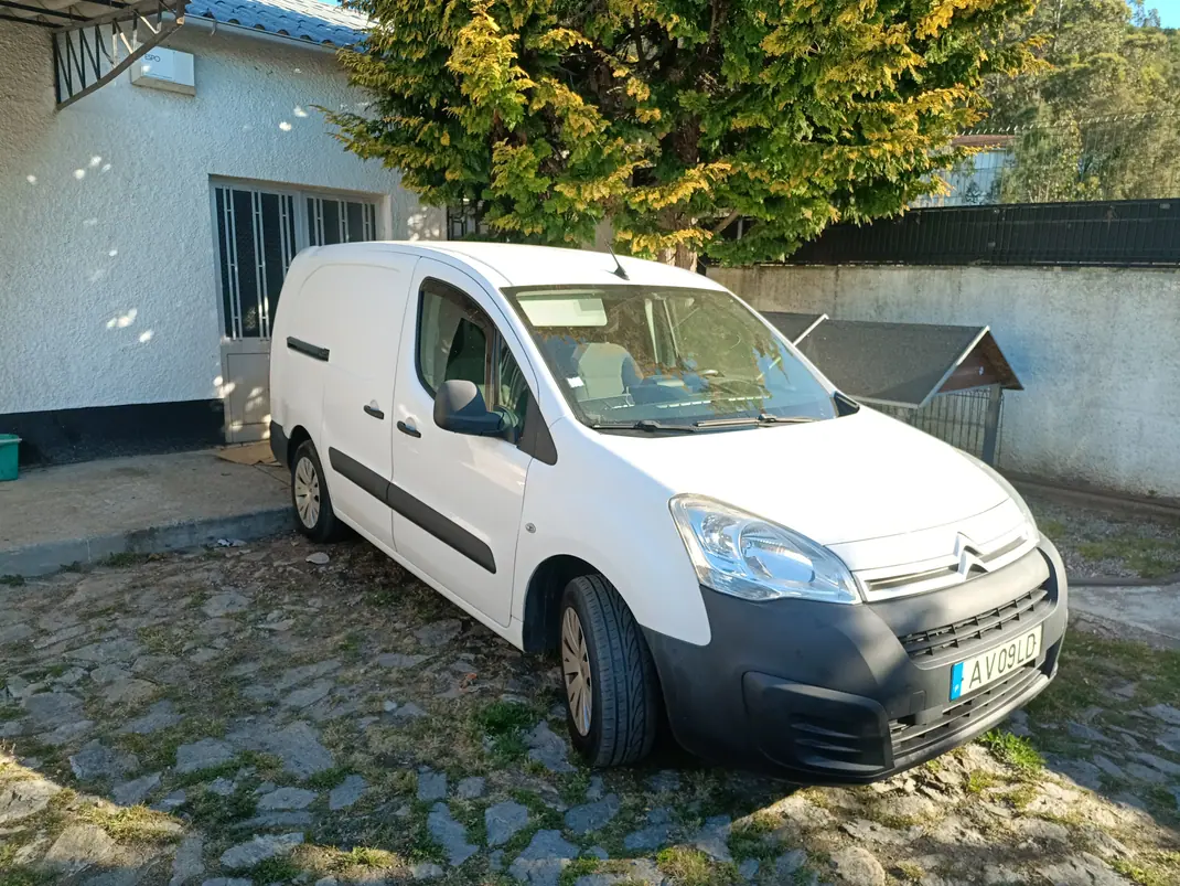 Citroën Berlingo 2017 - 7500 EUR, 200000 km - AUTO.MOTO.pt - 200000km - foto 1 de 3