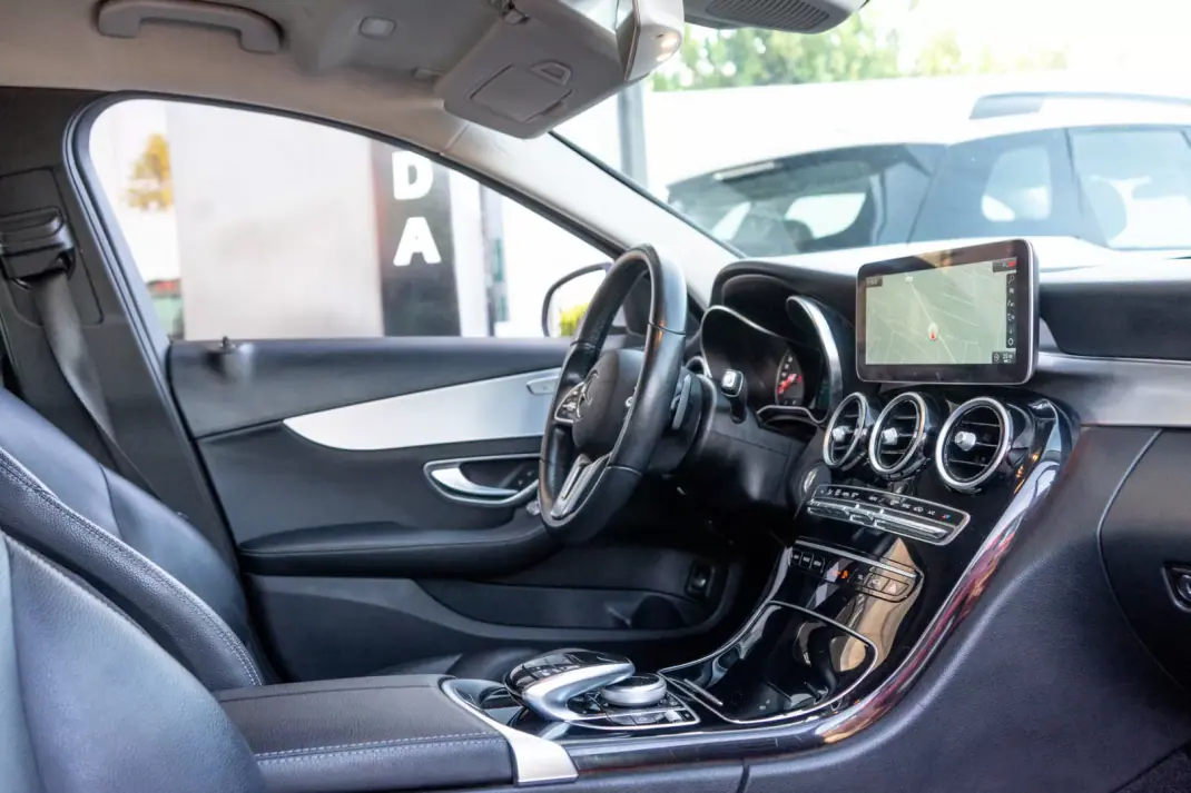 Mercedes-Benz C 200 2019 - 22900 EUR, 84000 km - AUTO.MOTO.pt - 84000km - foto 15 de 19