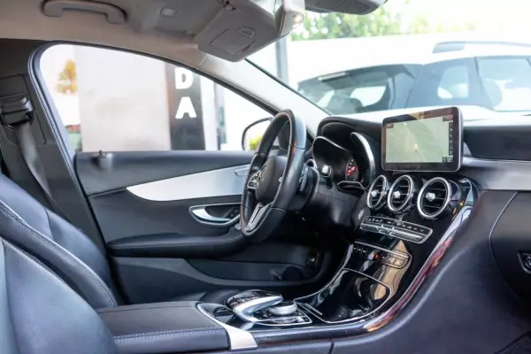 Mercedes-Benz C 200 2019 - 21900 EUR, 84000 km - AUTO.MOTO.pt - 84000km - foto 15 de 19