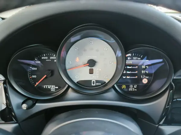 Porsche Macan 2014 - 42950 EUR, 177239 km - AUTO.MOTO.pt - 177239km - foto 41 de 59