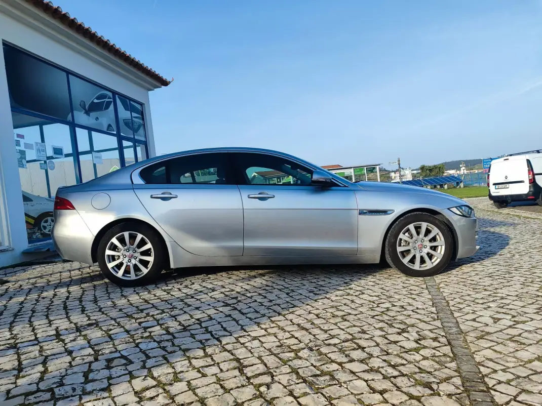 Jaguar XE 2016 - 15900 EUR, 120000 km - AUTO.MOTO.pt - 120000km - foto 5 de 22