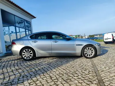Jaguar XE 2016 - 15900 EUR, 120000 km - AUTO.MOTO.pt - 120000km - foto 5 de 22