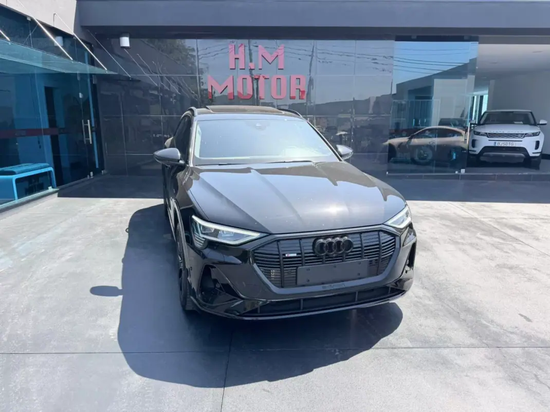 Audi e-tron 2022 - 39900 EUR, 70000 km - AUTO.MOTO.pt - 70000km - foto 1 de 12
