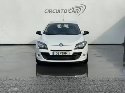 Renault Mégane 2011 - 7500 EUR, 272530 km - AUTO.MOTO.pt - 272530km - foto 7 de 27