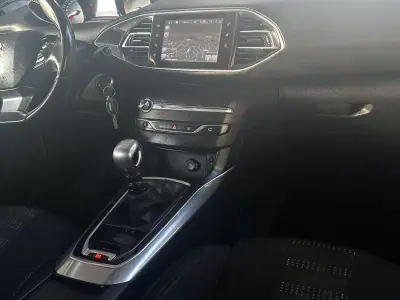 Peugeot 308 SW 2016 - 9990 EUR, 175000 km - 175000km - foto 6 de 16