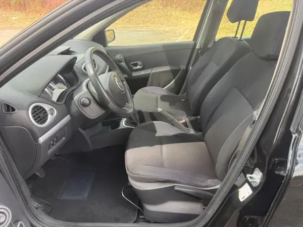 Renault Clio 2006 - 4500 EUR, 148000 km - AUTO.MOTO.pt - 148000km - foto 7 de 27