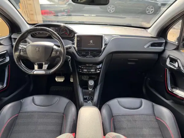 Peugeot 208 2015 - 8900 EUR, 195000 km - AUTO.MOTO.pt - 195000km - foto 23 de 29