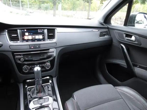 Peugeot 508 SW 2018 - 16990 EUR, 162000 km - AUTO.MOTO.pt - 162000km - foto 46 de 62