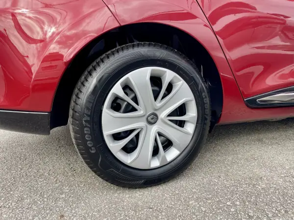 Renault Clio Sport Tourer 2018 - 11350 EUR, 87109 km - AUTO.MOTO.pt - 87109km - foto 7 de 27