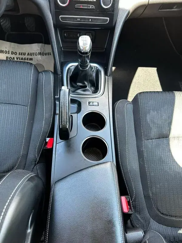 Renault Mégane 2019 - 14250 EUR, 135000 km - AUTO.MOTO.pt - 135000km - foto 19 de 39