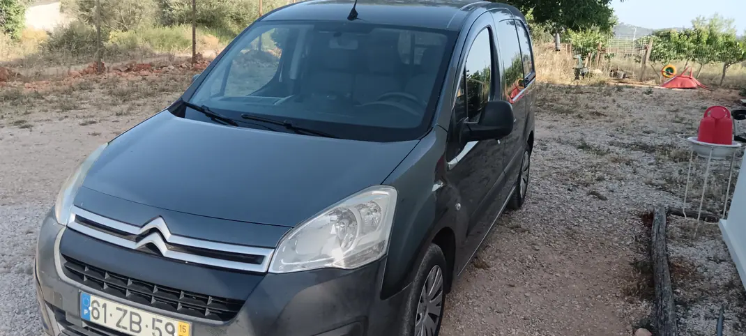 Citroën Berlingo 2015 - 3750 EUR, 289000 km - AUTO.MOTO.pt - 289000km - foto 5 de 14