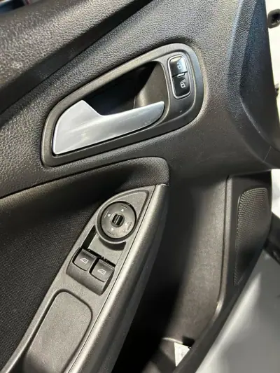 Ford Focus 2018 - 9900 EUR, 71250 km - AUTO.MOTO.pt - 71250km - foto 26 de 27