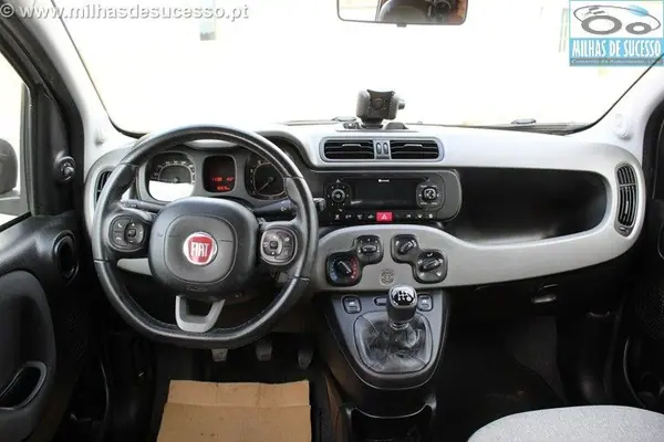 Fiat Panda 2017 - 7950 EUR, 92000 km - AUTO.MOTO.pt - 92000km - foto 25 de 28