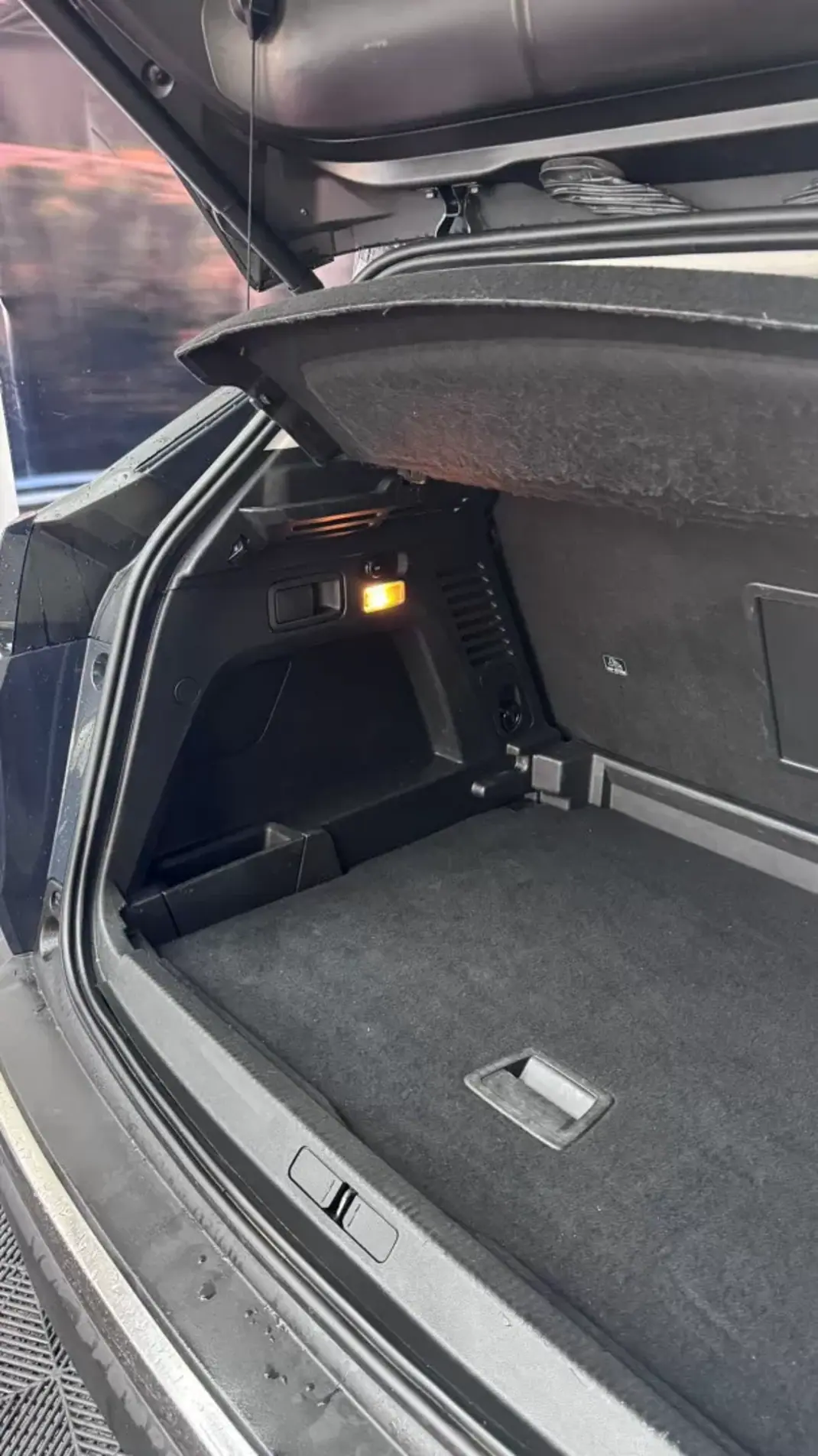 Peugeot 3008 2018 - 18900 EUR, 115000 km - AUTO.MOTO.pt - 115000km - foto 36 de 46